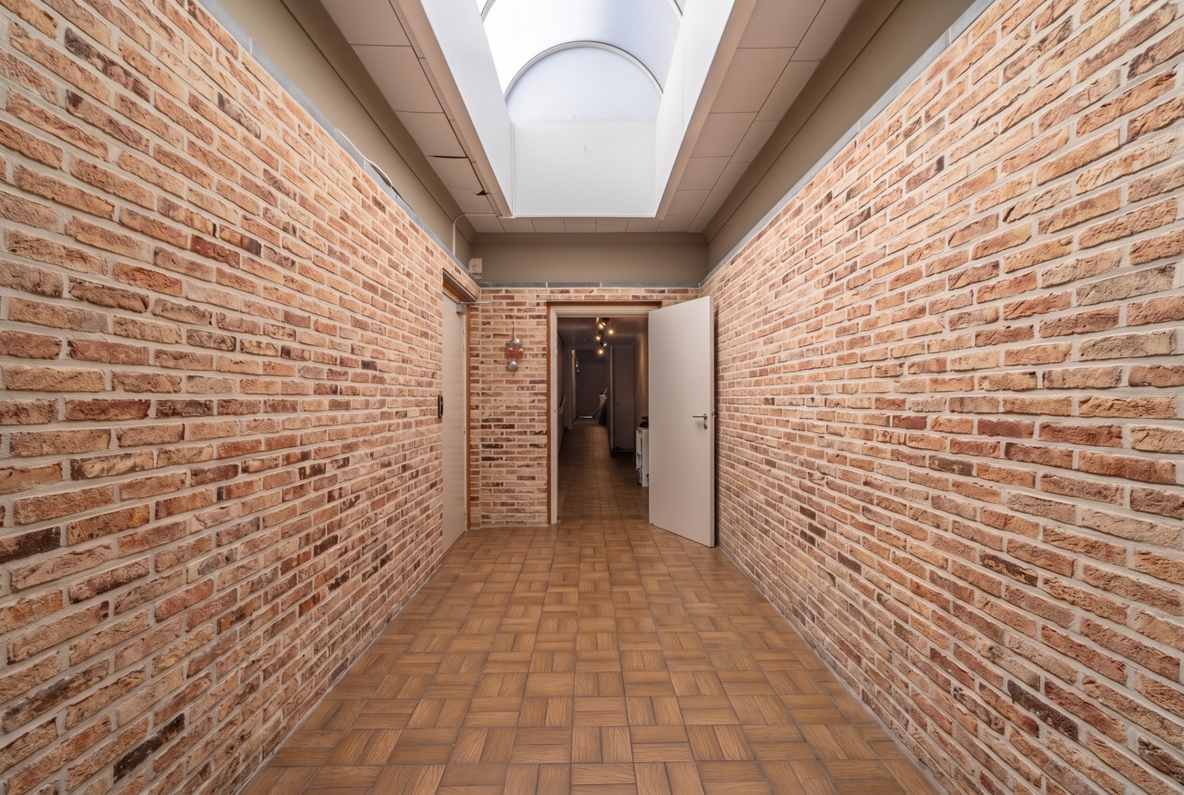 Zeer ruime woning met handel/praktijkruimte - foto 4