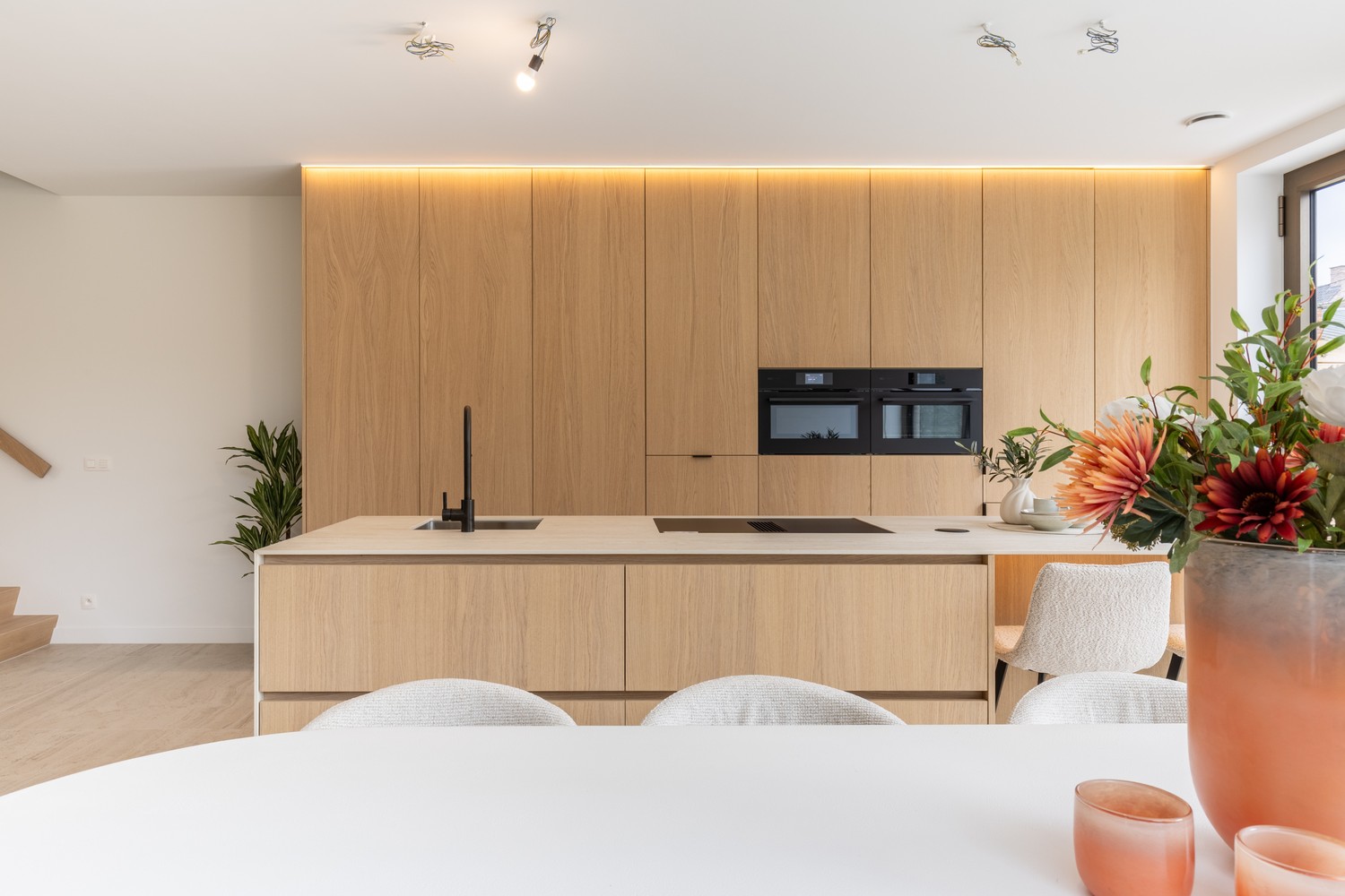 Ruime HOB  nieuwbouwwoning met 3 slaapkamers ,  luxueus afgewerkt . - foto 5