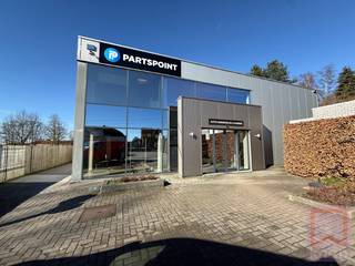 Representatieve kantoren gecombineerd met ruim magazijn6 privatieve parkeerplaatsen vooraanOp zoek naar een professioneel bedrijfsgebouw met...