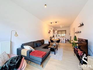 Op een vlot bereikbare locatie nabij het centrum van Deinze bevindt zich dit aangename éénslaapkamerappartement, afgewerkt met alle...