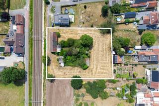 Unieke bouwkans op 3.433 m² in het hart van Zulte!  * Bijzondere ligging in de tweede bouwzone, met een bestaande woning die je naar eigen wens kan...