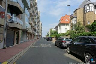 Tandemstaanplaats in de Engelsestraat op enkele passen van RBSC Duinbergen, Joseph Stübbenpark en de Zeedijk-Duinbergen<br /><br /><br /><br /><span><strong>Tekoopstelling onder voorwaarden; Zie www.more.be, "bijlagen" en onder voorbehoud van beschikbaarheid.</strong></span>