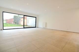 Deze instapklare, recente woning beschikt over al uw hedendaags comfort: een prachtige, ruime woonst met 3 slaapkamers en een tuin met een...