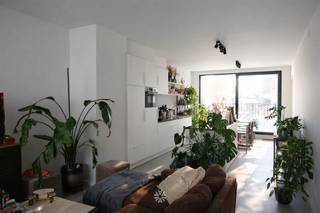 GENT - Nieuwland 54A: Ben je op zoek naar een gunstig gelegen nieuwbouw appartement met 2 terrassen en autostaanplaats te huur in Gent? Dan is...