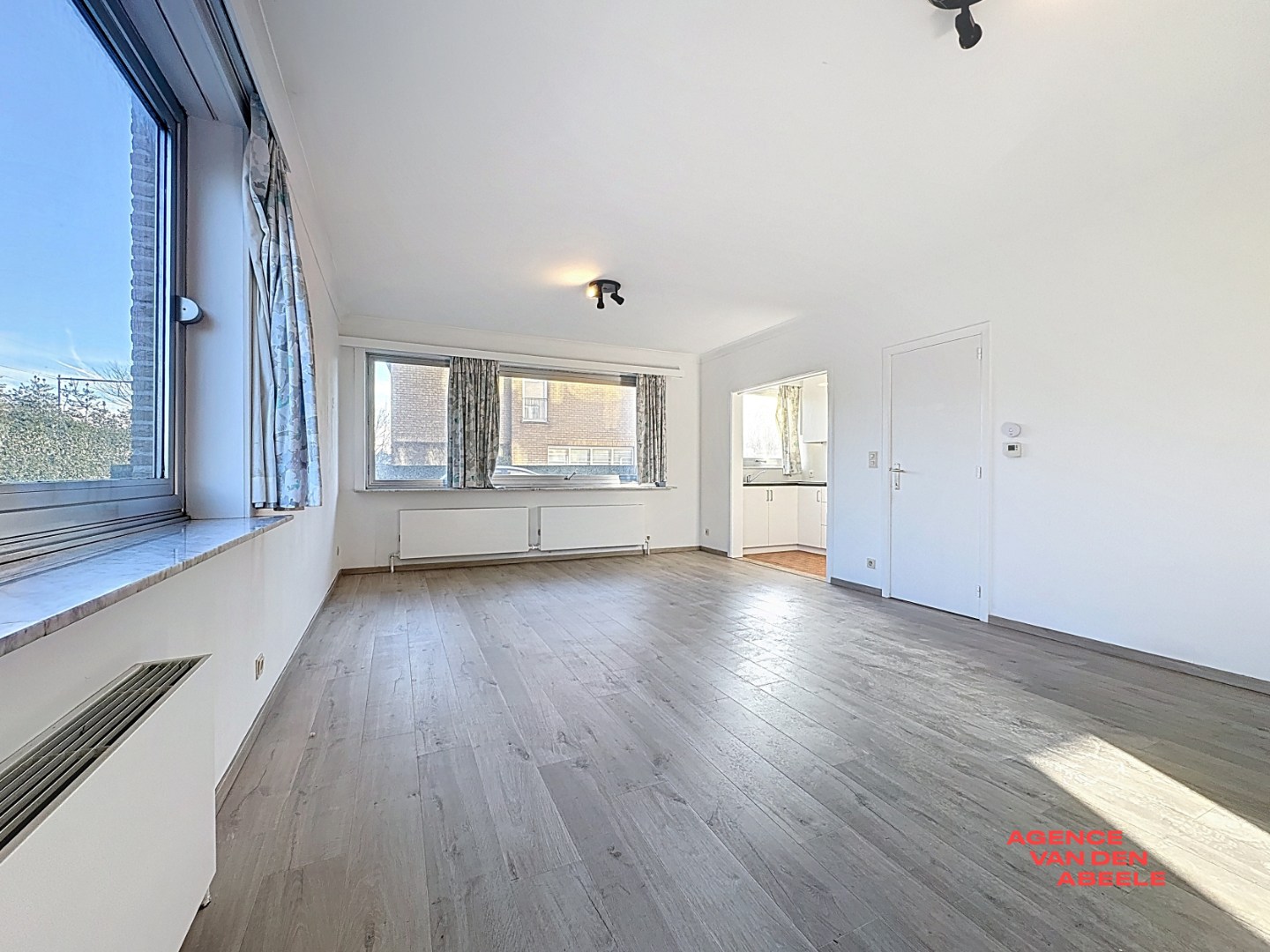 Vernieuwd gelijkvloersappartment - foto 3