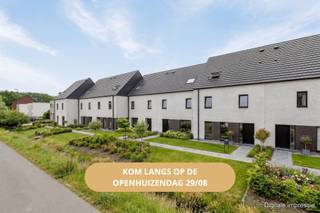 <p><span>KOM LANGS OP DE OPENHUIZENDAG OP 29/08 VAN 10:00U – 14:00U, EN ONTDEK ZELF DE TROEVEN VAN DIT PROJECT! </span></p><p><span>Voor meer informatie contacteer Quinten van Immo Zone op 0485/02.48.04 of per mail <span>quinten@immo-zone.be</span></span></p><p><span> </span></p><p><span>Toekomstbestendig wonen of slim investeren: 14 zero-energy woningen in Wetteren</span></p><p><span> </span></p><p><span>Bent u op zoek naar een nieuwe, luxueuze thuis zonder renovatiezorgen, of naar een solide vastgoedinvestering met een sterk, toekomstbestendig rendement? In de Vennestraat te Wetteren vinden we een exclusief project van 14 hypermoderne eengezinswoningen (158–200 m², met 3 slaapkamers en inrichtbaar tot 5 slaapkamers, privétuin en een parking inbegrepen in de vermelde aankoopprijs met laadpaalvoorbereiding).</span></p><p><span>Of u nu zelf de sleutel omdraait of de woning verhuurt: dit project is ontworpen om maximale waarde te leveren. De oplevering is al voorzien voor het </span><span>de herfst van 2026</span><span>.</span><span> De werf is volop in afwerking – kom de troeven live ontdekken.</span></p><p><span>Waarom blijft dit project de slimste keuze, ook inclusief btw? </span></p><p><span> </span></p><p><span>1. Als Eigen Bewoner: Maximaal comfort en absolute zekerheid</span></p><p><span>Verhuizen naar de Vennestraat betekent kiezen voor een autoluwe, groene site waar kinderen veilig spelen. U geniet van grote, lichte leefruimtes, een high-end moderne keuken en een volledig aangelegde privétuin. Dankzij de </span><span>A++ energieprestatie (E0)</span><span> met geothermische warmtepomp, vloerverwarming, ventilatie D, airco en zonnepanelen bent u volledig beschermd tegen schommelende energieprijzen. Winkels, scholen en de verbindingen naar Gent/Brussel (E40/E17) liggen vlakbij.</span></p><p><span> </span></p><p><span>2. Als Investeerder: Hoogwaardig patrimonium zonder exploitatiezorgen</span></p><p><span>Dit project beantwoordt perfect aan de enorme vraag van kapitaalkrachtige huurders (jonge tweeverdieners, gezinnen en expats die rond Gent of de as Aalst/Dendermonde werken). Omdat de woningen splinternieuw en hyper-efficiënt zijn, heeft u de komende decennia </span><span>nul omkijken naar onderhoud of energetische updates</span><span>. Bovendien biedt Immo Zone een </span><span>volledige verhuurservice inclusief eerste-verhuur-garantie</span><span>. U koopt hier geen stenen, u koopt renderend gemak.</span></p><p><span> </span></p>