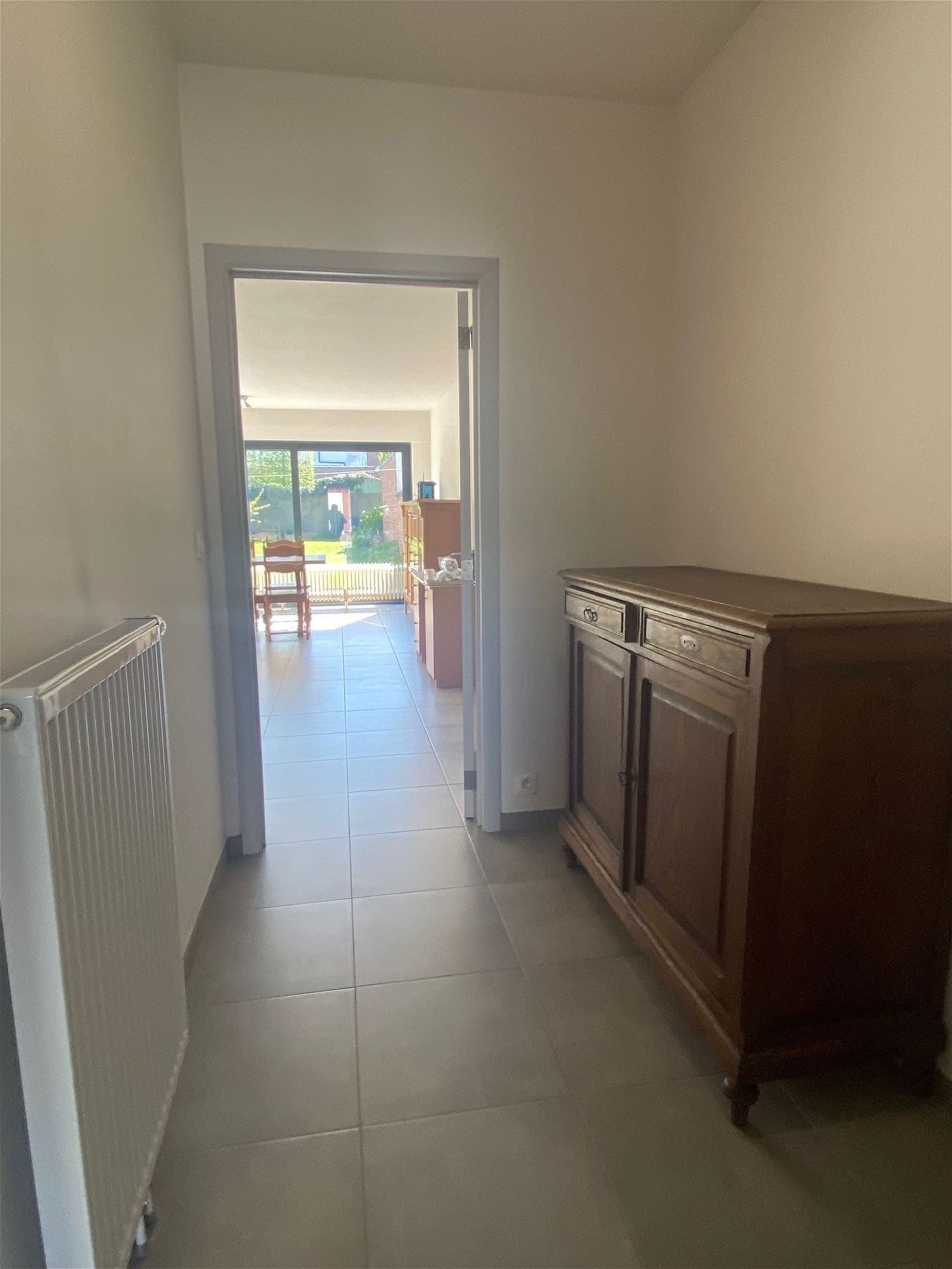 Gelijkvloersappartement met garage en tuin - foto 2