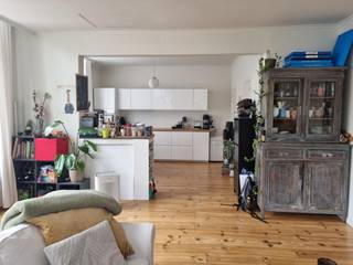 Cosy appartement op eerste verdieping nabij station Lier.Indeling: Woonkamer met open ingerichte keuken met elektrische kookplaat, dampkap -...