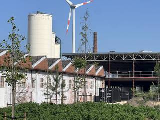 REEDS 60% VERKOCHT. KMO-unit van 376m². Bedrijvenpark "RE|CORE", op de voormalige Recorsite. Hier worden KMO-units aangeboden met oppervlaktes van 256 m² tot 433 m². Deze units zijn uitstekend gelegen, naast zowel de Grote Ring van Hasselt als de E313.INFO: catherine.colson@dewaele.com | T: 0473/85.10.04 Mogelijkheid om kantoorruimte te voorzien. De units worden CASCO opgeleverd. Ev. verdere afwerking/inrichting kan besproken worden met bouwheer. 2 privé-parkings zijn inbegrepen. (zie grondplan, lastenboek en prijslijst in bijlage).Deze KMO-units zijn geschikt voor opslag, ateliers, showrooms, productieruimtes, ...... al dan niet gecombineerd met kantoorruimtes. Deze locatie biedt een mix van bedrijfsgebouwen, kantoorruimtes, werkplaatsen en opslag, aangevuld met ondersteunende diensten zoals experience ruimte, ateliers, horeca en sport. Verkoopprijs: 500.000,-EUR (excl btw)Aansluiting warmtenet: 6.392,-EUR (excl btw)De units hebben een vrije hoogte van minstens 6 m en zijn uitgerust met een sectionale poort (4 m x 4,25 m), lichtstraat met rookluik, polybetonvloer (met een draagkracht van 1.000 kg/m²), branddetectie en warmtepomp. 2 privé parkings zijn inbegrepen. Er bestaat ook de mogelijkheid om zonnepanelen te plaatsen en aan te sluiten op het warmtenet. De bedrijfsunits zullen voldoen aan de geldende EPB-regelgeving voor industriële gebouwen.Relevante documenten zijn beschikbaar op www.dewaele.com