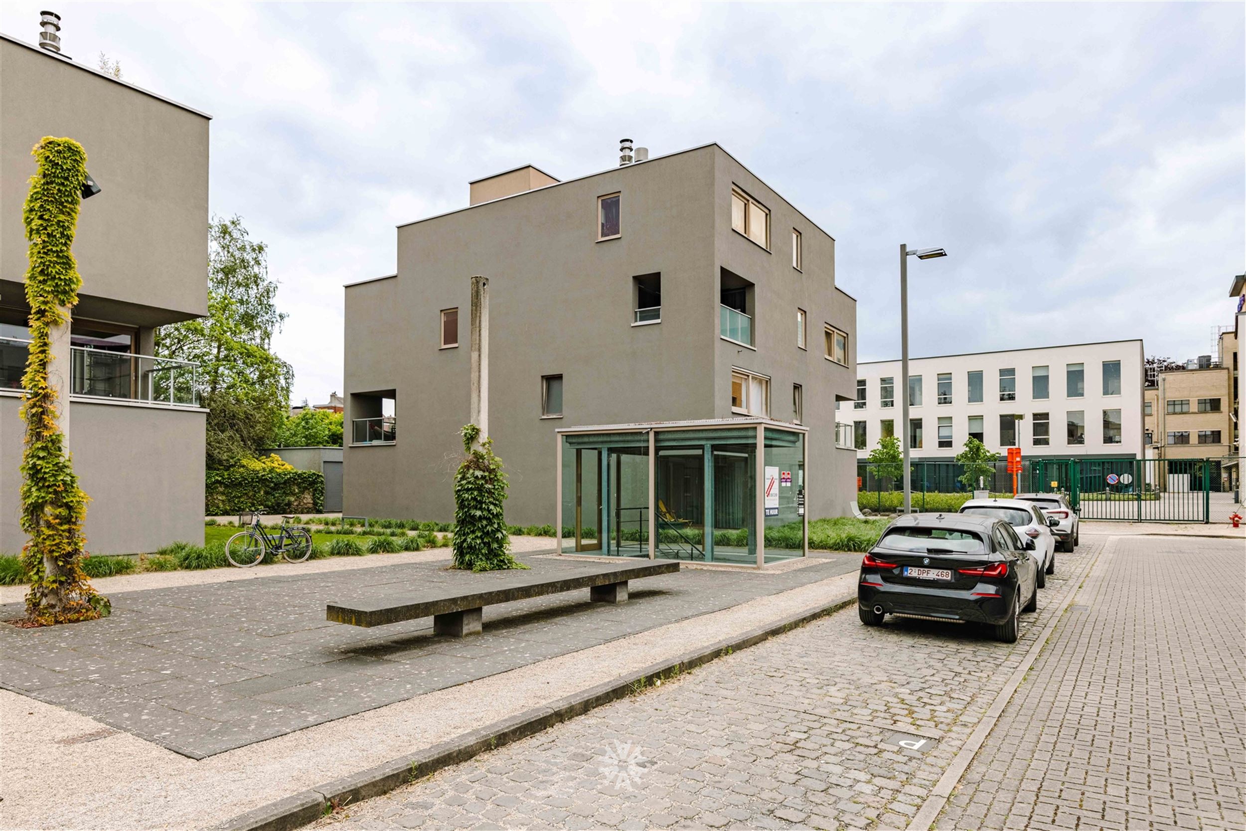 Appartement penthouse clé en main avec terrasse spacieuse et ensoleillée à la gare Sint-Pieters de Gand - photo 1