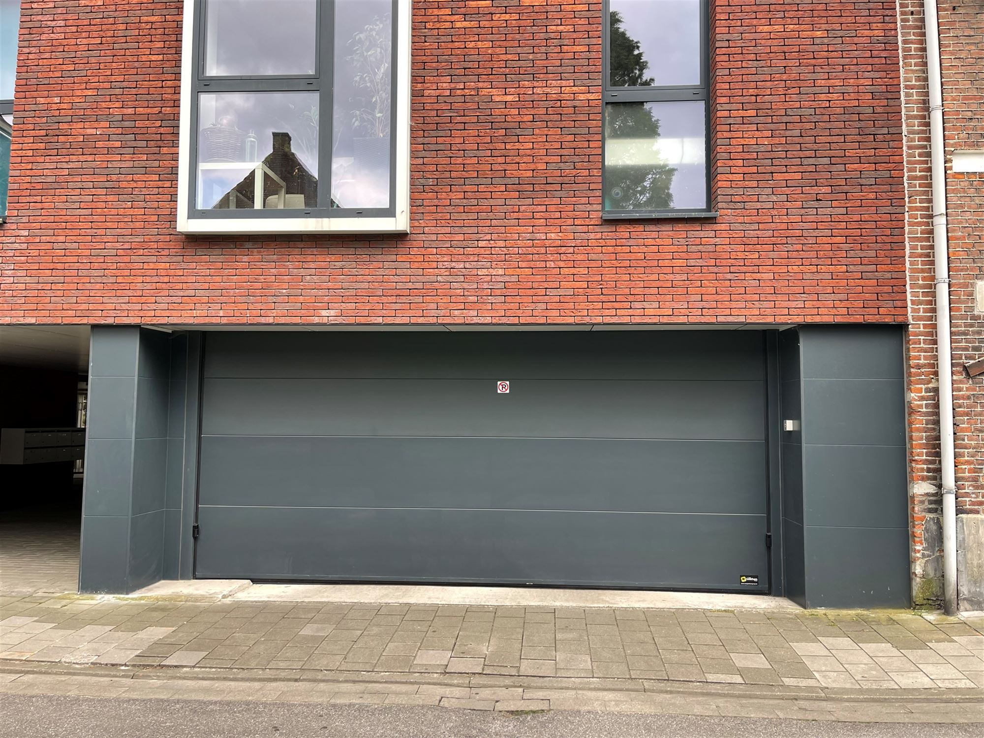 Zes ondergrondse staanplaatsen nabij het centrum! - foto 2