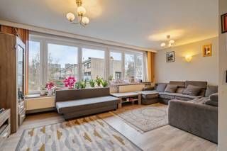 In de Willem Van Haechtlaan 11 te Antwerpen (Linkeroever) bevindt zich deze bel-etagewoning op een centrale maar rustige locatie. Hier woon je in...