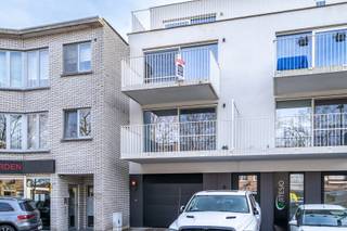 Gelegen in het centrum van Wuustwezel op een toplocatie een appartement met lift.Op de tweede verdieping, ruime inkomhal met gastentoilet. Een...