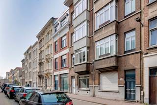 Renovated (2023) one-bedroom apartment This cozy apartment is located in a quiet one-way street near Park Spoor Noord. The location is extremely...