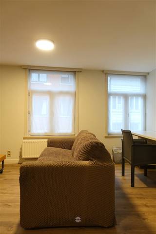 GENT - Sint-Jansvest: Op zoek naar een centraal gelegen gemeubeld appartement te huur in centrum Gent? Dan is dit pand mogelijks iets voor u. De...