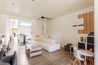 Deze woning werd recentelijk gemoderniseerd en is volledig instapklaar. De woning is gelegen in de nieuw heraangelegde Matenstraat, waardoor u...
