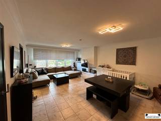 Dit centraal gelegen duplex appartement, op slechts een steenworp afstand van het gemeentepark van Schoten, biedt een ideale woonomgeving...