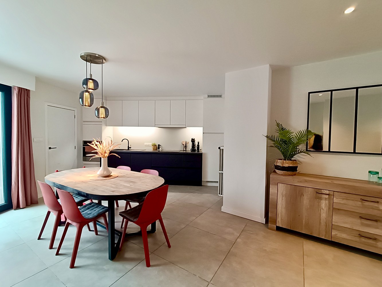 Vooraan Assebroek, vlakbij het Station TOTAAL RECENT GERENOVEERD RUIM ENERGIEZUINIG BURGERSHUIS met 5 SLAAPKAMERS en ZUID-gerichte TUIN - foto 4