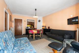 e koop: gezellig appartement op de Zeedijk in Mariakerke te Oostende.
<p> </p>
<p>Dit appartement, ligt op een toplocatie aan de Luxemburgstraat, vlak bij het strand. Dankzij de ligging op de Zeedijk geniet u van een unieke combinatie van strandbeleving en stadscomfort. Het zijdelings zeezicht zorgt voor een aangename sfeer, terwijl u ook profiteert van de nabijheid van openbaar vervoer en lokale voorzieningen.</p>
<p> </p>
<p>Belangrijkste ruimtes:<br />• Living met natuurlijke lichtinval<br />• Ruime slaapkamer<br />• Badkamer met ligbad en wastafel in meubel<br />• Inkomhal met toegang tot de verschillende ruimtes<br />• Berging voor extra opslag<br />• Kelder voor bijkomende opbergruimte<br />• Fietsenstalling voor veilig stallen van uw fiets</p>
<p> </p>
<p>Troeven:<br />• EPC B<br />• Gelegen op de Zeedijk in Mariakerke<br />• Nabij openbaar vervoer en winkels</p>
<p> </p>
<p>Neem vandaag nog contact op met uw ERA-makelaar voor een bezoek.</p>
<p> </p>
<p>JOUW DROOMAPPARTEMENT. ZO GEVONDEN!</p>