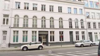 GENT CENTRUM - Autostaanplaats in Hoogstede Deze parking bevindt zich op niveau -1, met autolift,  in een appartementencomplex gelegen in de...