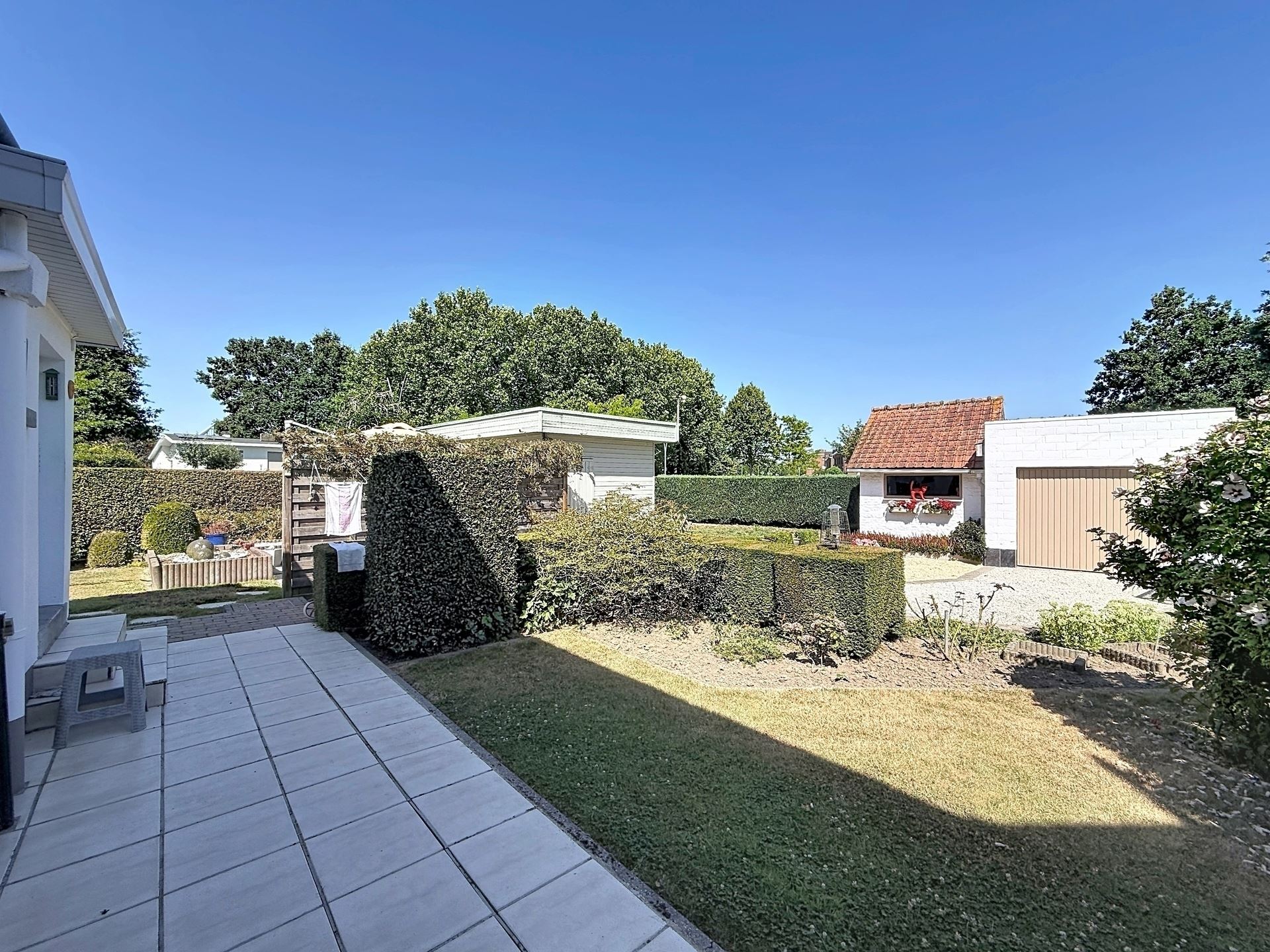 Halfopen woning met garage en tuin - foto 4