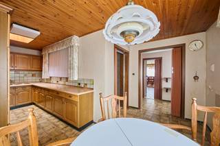 OP TE FRISSEN GEZINSWONING OP EEN PERCEEL VAN 6 ARE IN EEN ZEER RUSTIGE BUURT GELEGEN TE AS (niel-bij-as)Deze ruime op te frissen gezinswoning in...