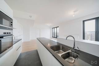 AUDERGHEM – Oxygen ProjectInfo & visits – 02 315 51 71Ideally located on Boulevard du Souverain, within the Oxygen project, this apartment offers a...