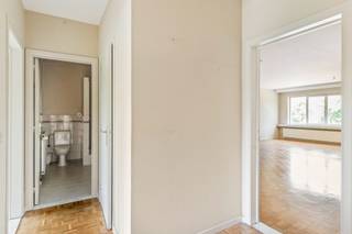 Zeer ruim en lichtrijk appartement (127m²) met drie slaapkamers, één badkamer, terras en tuin! Gunstige energiescore (label A) en...