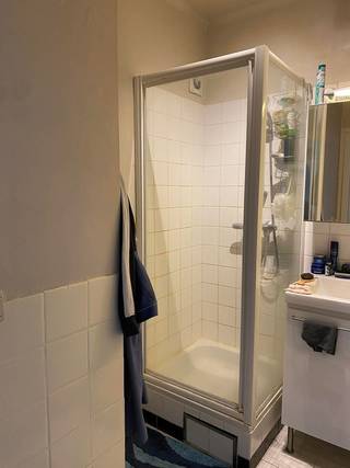 Dit aangename appartement bevindt zich op de 1ste verdieping van een kleinschalig gebouw en is rustig gelegen.Het appartement omvat een lichtrijke...