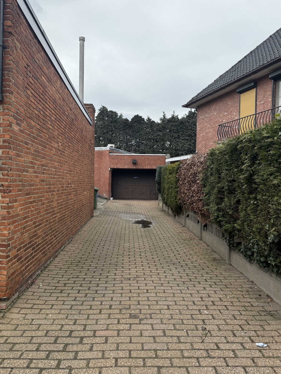 Garage met automatische poort te Geel centrum  - foto 2