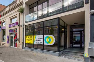 <p><span>This ground floor commercial space features a functional and versatile layout, ideal for a variety of professional activities. The commercial space on the ground floor has an area of 34.5 m² and can perfectly serve as a retail space, reception or client reception area. In addition, there are two separate rooms of approximately 13.5 m² each, which can be used flexibly as office space, practice space, consultation room, treatment room or meeting room. On the -1 level there is a stock room with an adjoining checkroom, providing additional practical storage and comfort options. This combination of commercial space, office/practice spaces and storage makes the property ideally suited for a liberal profession, service activity or commercial business. </span></p>