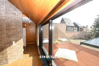 <p><span>Gelijkvloers</span></p><p><span>InkomhalOppervlakte: 2,0m²</span></p><p><span>Verdieping 1</span></p><p><span>Vestiaire</span></p><p><span>WC</span></p><p><span>LivingOppervlakte: 40,0m²</span></p><p><span>KeukenOppervlakte: 9,0m²</span></p><p><span>BergingOppervlakte: 5,0m²</span></p><p><span>TerrasOppervlakte: 35,0m²</span></p><p><span>Verdieping 2</span></p><p><span>NachthalOppervlakte: 5,0m²</span></p><p><span>Slaapkamer3,4m x 3,7m = 12,4m²</span></p><p><span>Slaapkamer4,3m x 2,2m = 9,4m²</span></p><p><span>Slaapkamer5,2m x 2,0m = 10,4m²</span></p><p><span>BadkamerOppervlakte: 2,4m²</span></p><p><span>WCOppervlakte: 1,5m²</span></p><p><span> </span></p>