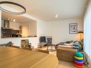 Appartement met twee slaapkamers en terras te Zurenborg!BESCHIKBAAR VANAF 1 MEI 2026! BEL 0471380036BEZOEKMOMENT ZATERDAG 28 FEBRUARIIn het bruisende...