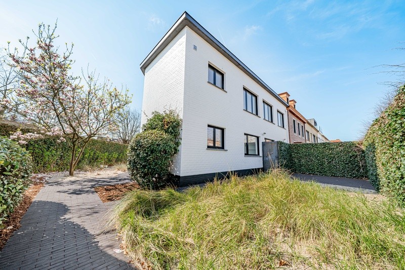 Move-in ready home with a delightful south-facing garden - photo 4