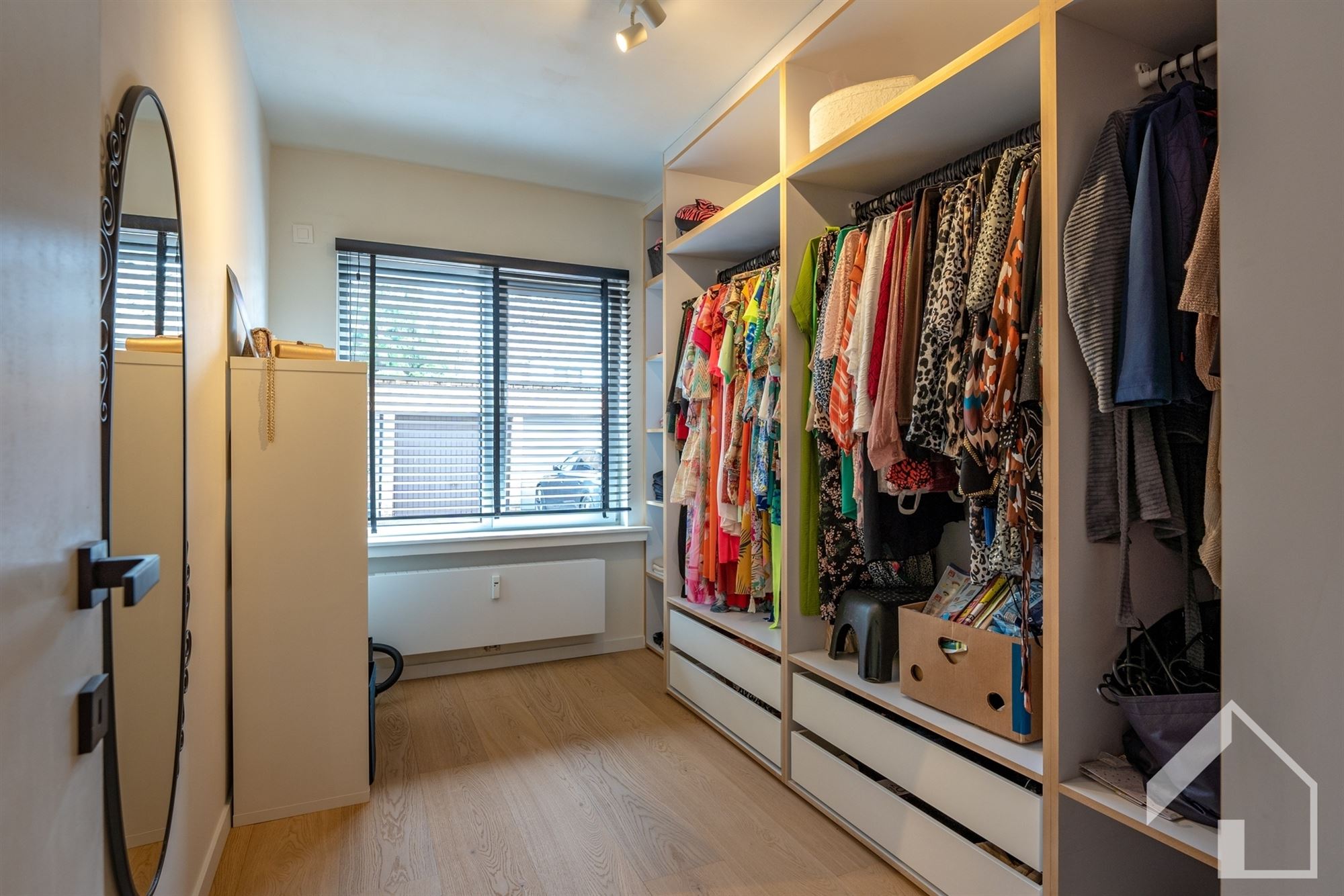 Totaal gerenoveerd gelijkvloersappartement met 2 slaapkamers en garagebox - foto 5