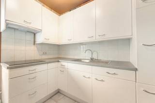 Dit gelijkvloers appartement is uitstekend gelegen op wandelafstand van het station en diverse winkels.U wordt verwelkomd via de inkomhal die...