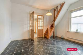 Plan snel een bezoek! Een gezellig huis met 3 slaapkamers, knusse stadskoer en garage op wandelafstand van het centrum van Roeselare.De woning heeft volgende indeling:Gelijkvloers: - Leefruimte - Ingerichte keuken voorzien van 4 kookplaten, dampkap, oven, koelkast, vaatwas en dubbele spoelbak- Eethoek- Badkamer met lavabo en douche- Apart toilet- Zonning terras- Garage1ste verdiep:- 2 slaapkamers2de verdiep:- Ruime slaapkamer Specifieke kenmerken:- Gezellige woning met ruimte- Centrale ligging nabij het centrum van Roeselare op wandelafstand van scholen, winkels....Ben jij benieuwd naar dit gezellig huis op een toplocatie van Roeselare? Neem dan zeker contact op. Zeker een bezoek waard! Deze AI-visualisaties zijn bedoeld als inspiratie. Er werd geen rekening gehouden met technische specificaties, stedenbouwkundige voorschriften of de concrete mogelijkheden tot realisatie.Dit pand is onderworpen aan de renovatieverplichting van de Vlaamse overheid voor residentiële gebouwen (behoudens bij sloop binnen 5 jaar na de aankoop). Consulteer voor meer informatie de website van het Vlaams Energie- en Klimaatagentschap via https://www.vlaanderen.be/een-woning-kopen/renovatieverplichting-voor-residentiele-gebouwen