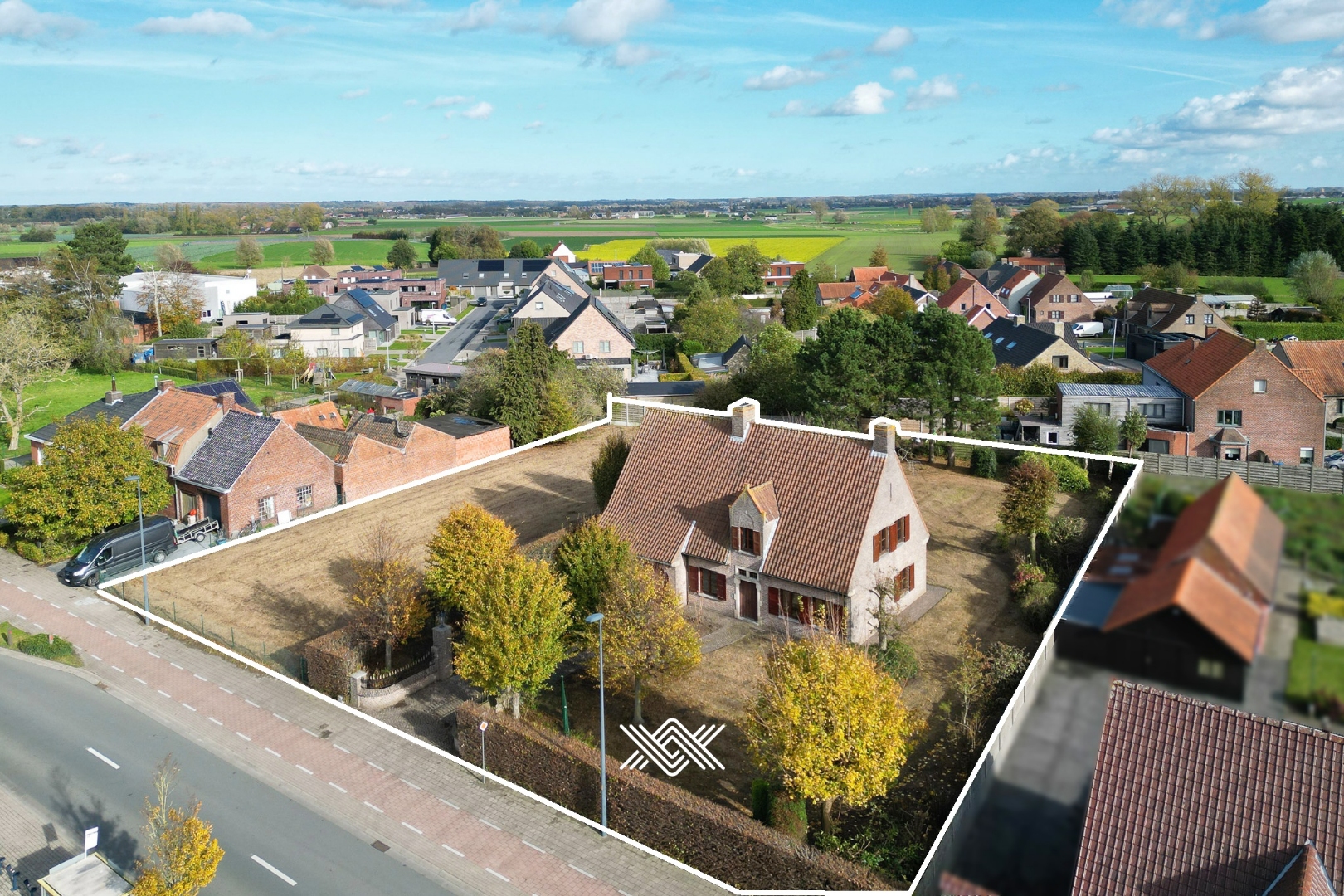 Ruime op te frissen gezinswoning op een perceel van 2.548 m² - photo 1