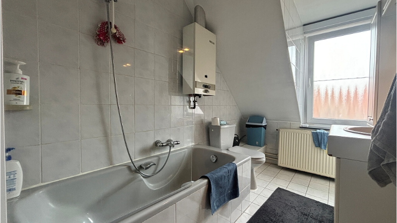 Comfortabele 3-slaapkamerwoning met tuin en dubbele garage te koop in Brugge - photo 5