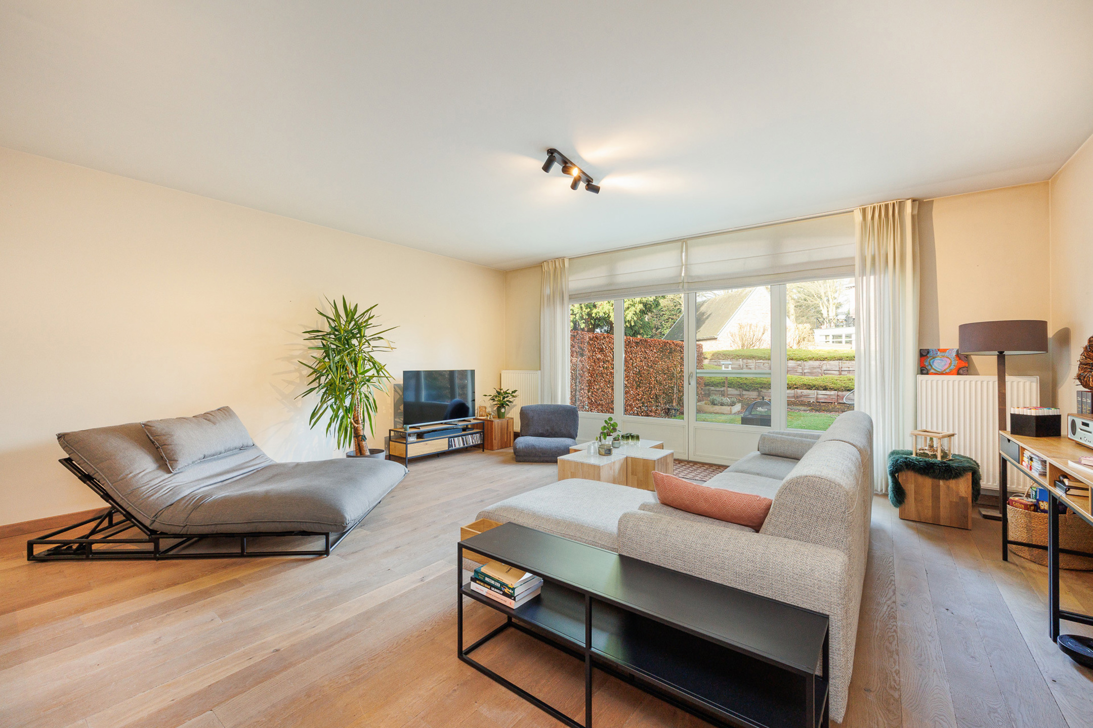 Gelijkvloers appartement met terras/tuintje te huur - foto 3