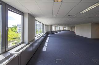 Fantastisch gelegen hoogkwalitatieve kantoren van 649 m² te huur vlakbij de Woluwelaan (R22) op amper 500 m van de R0 op- en afrit...