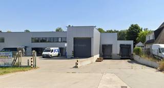 Functioneel en volledig uitgerust bedrijfsgebouw, specifiek ingericht voor activiteiten binnen de voedingssector. Het pand beschikt over...