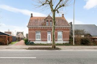 Te renoveren woning met karakteristieke voorgevel te Loenhout-centrum! De vrijstaande gezinswoning bevat karakter, biedt veel potentieel en...