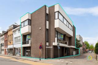 In the heart of Vilvoorde, within walking distance of the train station and Franklin Roosevelt Avenue, you will find this exceptional property with...