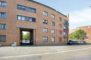 This ready-to-move-in apartment has a very convenient location, between the large and small ring roads of Hasselt. You are within walking distance of the city center and Quartier Bleu. You have a lot of shops and other facilities nearby, such as schools and public transport. The apartment is also close to roads, and thus provides good accessibility to the highway.<br /><br />The apartment is located on the first floor of the building. Through the entrance hall, you have access to the various rooms in the apartment. The living area with fully equipped open kitchen provides access to the terrace at the front of the building. The apartment also has a bathroom (equipped with a walk-in shower), a separate toilet with a hand washer and a bedroom.<br /><br />This apartment also has a private parking space. Ideal, because that way you don't have to find a parking space in the center of Hasselt. A communal bicycle shed was also provided.<br /><br />This apartment is perfect for private living but is also an interesting investment. Are you curious about this? Be sure to contact us!<br /><br />Register of measures: no