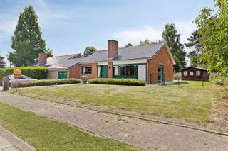 www.germinal70.beOntdek deze charmante woning in de geliefde tuinwijk Germinal te Ronse – de perfecte plek om thuis te komen.Met een...