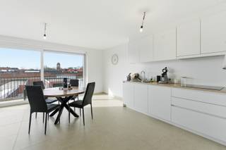 Te koop: recent energiezuinig appartement in het centrum van Izegem, op wandelafstand van scholen en openbaar vervoer en vlakbij de Rijksweg. Dit...