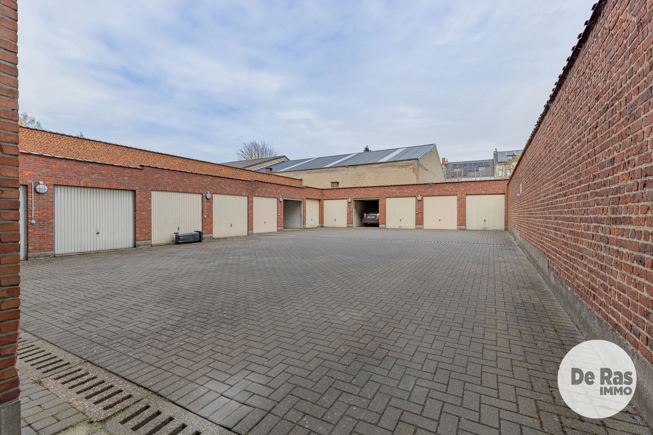 AALST- Gesloten hoekgarage/ garagebox met extra ruimte! - foto 5