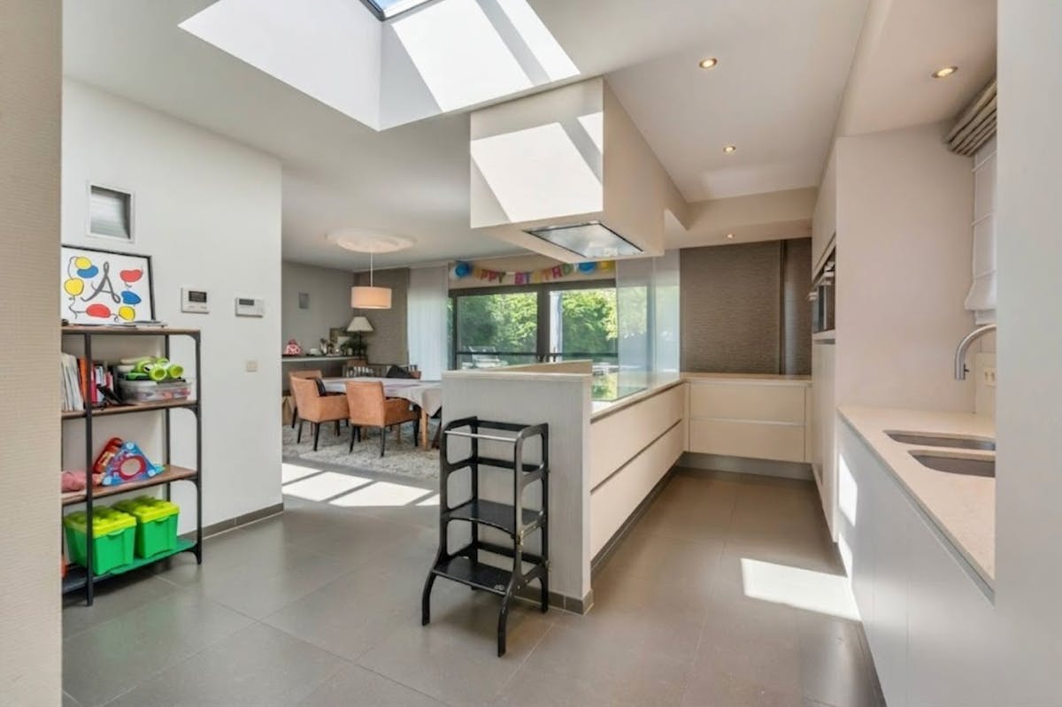 Gerenoveerde woning met praktijkruimte en 4 slaapkamers centrum Diepenbeek - foto 5