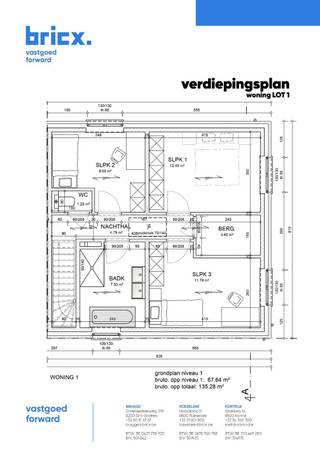 In een rustige buurt in Kuurne worden 3 moderne nieuwbouwwoningen gerealiseerd met oog voor kwaliteit, comfort en duurzaamheid. Deze woningen worden gebouwd volgens de nieuwste EPB-normen en zijn voorzien van vloerverwarming, een lucht/water warmtepomp (Daikin) en zonnepanelen – ideaal voor wie energiezuinig wil wonen.<br /><br />Elke woning beschikt over:<br />- Een lichtrijke leefruimte met open keuken<br />- 3 slaapkamers<br />- Badkamer met bad én douche<br />- Apart toilet op elk niveau<br />- Diverse bergingen, zolderluik én privatieve tuin met terras<br />- Parkeerplaats(en) bij te kopen<br />- Uitweg via een poortje achteraan de tuin<br /><br />De strakke architectuur combineert een wit-grijze gevelsteen met zwarte/antraciet ramen in pvc en een zwart hellend dak. Alle woningen zijn voorzien van superisolerend glas, ventilatiesysteem D en een regenwaterput van 7.500L.<br /><br />Troeven:<br />✅ Vloerverwarming op beide verdiepingen<br />✅ Lucht/water warmtepomp + zonnepanelen<br />✅ Ventilatiesysteem D met warmterecuperatie<br />✅ Energiezuinig en onderhoudsvriendelijk<br />✅ Rustige ligging nabij centrum en voorzieningen<br /><br />De opgegeven prijs is btw exclusief en zonder aankoopkosten. <br />Mogelijkheid aan 6% btw op constructiewaarde en 12% registratierechten op grondwaarde indien voldaan aan voorwaarden.